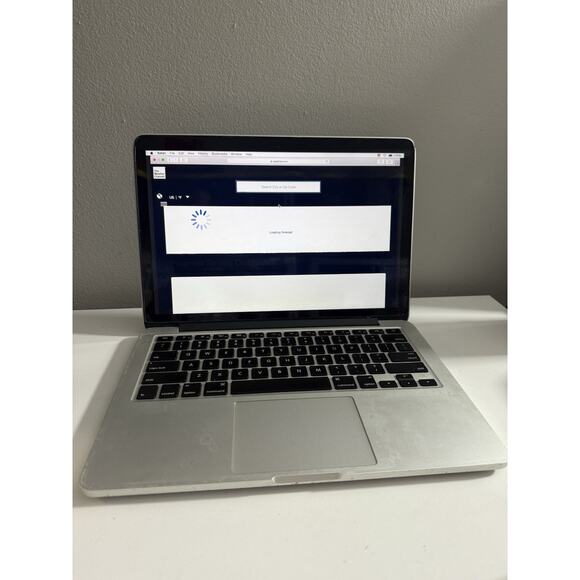 MacBook Pro a1502. For parts. Functional battery, broken screen. For parts - Picture 1 of 6